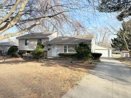 featured image of 1406 Maplewood Dr