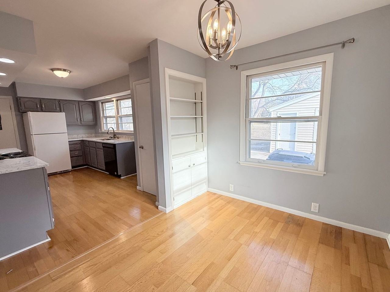 1406 Maplewood Dr - Photo 3 of 13