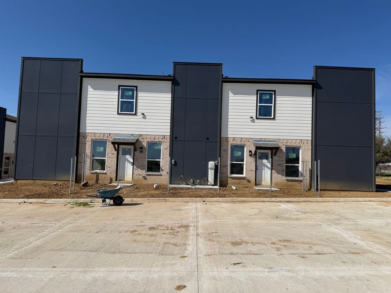 10520 Tube Dr - Photo 3 of 30