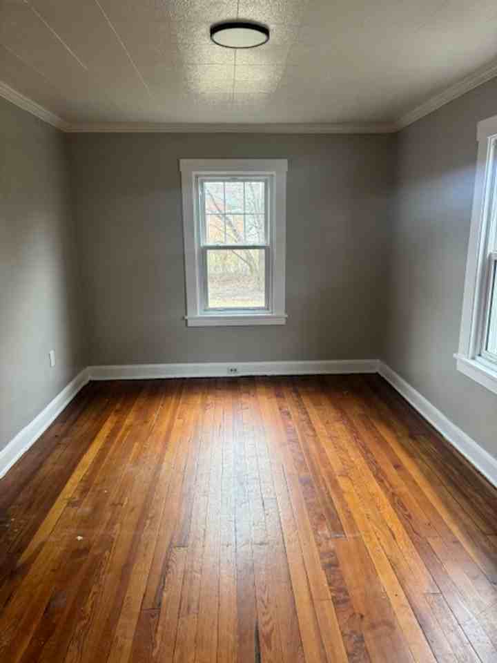 814 Vankirk St - Photo 4 of 8