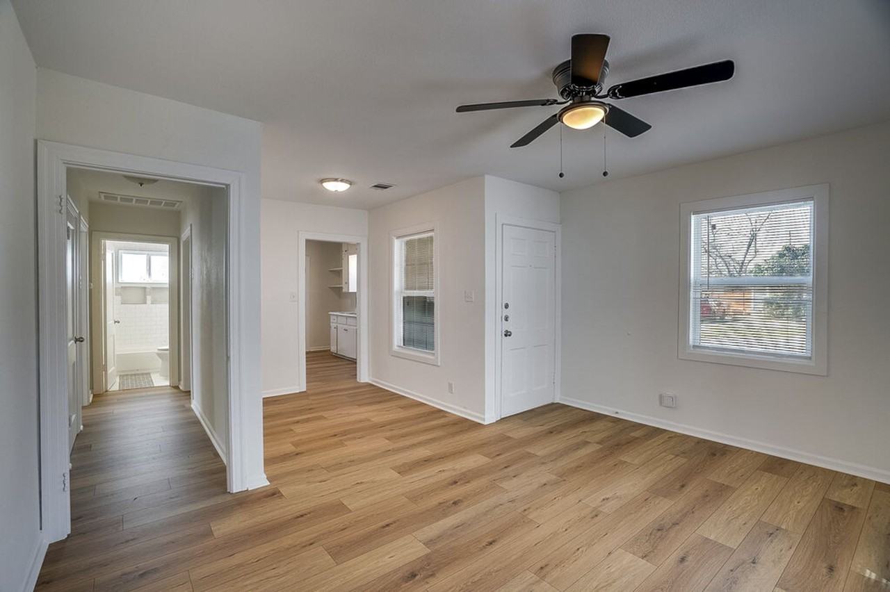 2933 Moss St - Photo 4 of 20