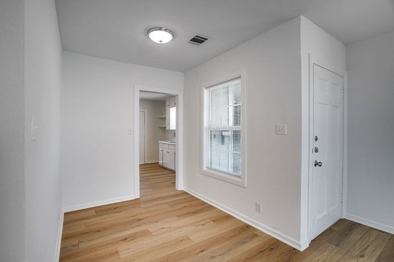 2933 Moss St - Photo 5 of 20