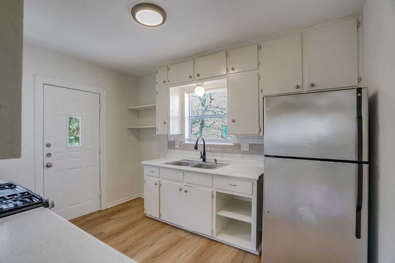 2933 Moss St - Photo 7 of 20