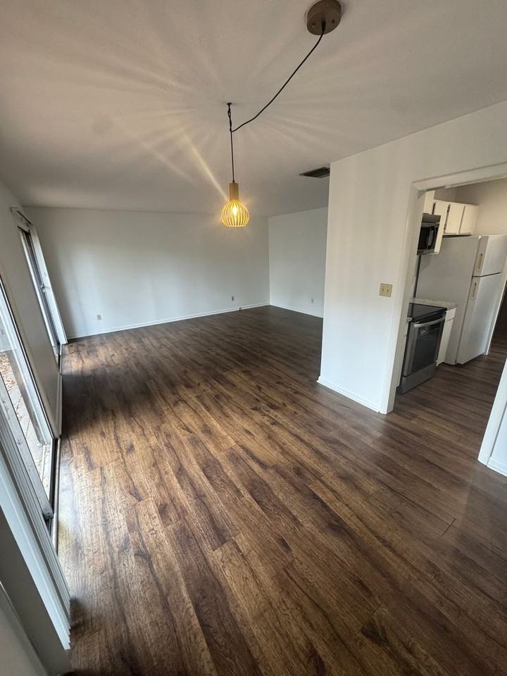 407 Westwood Dr - Photo 2 of 10