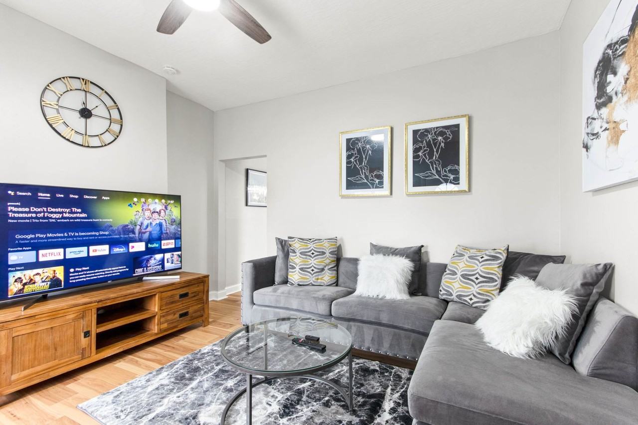 163 N Central Ave - Photo 5 of 24