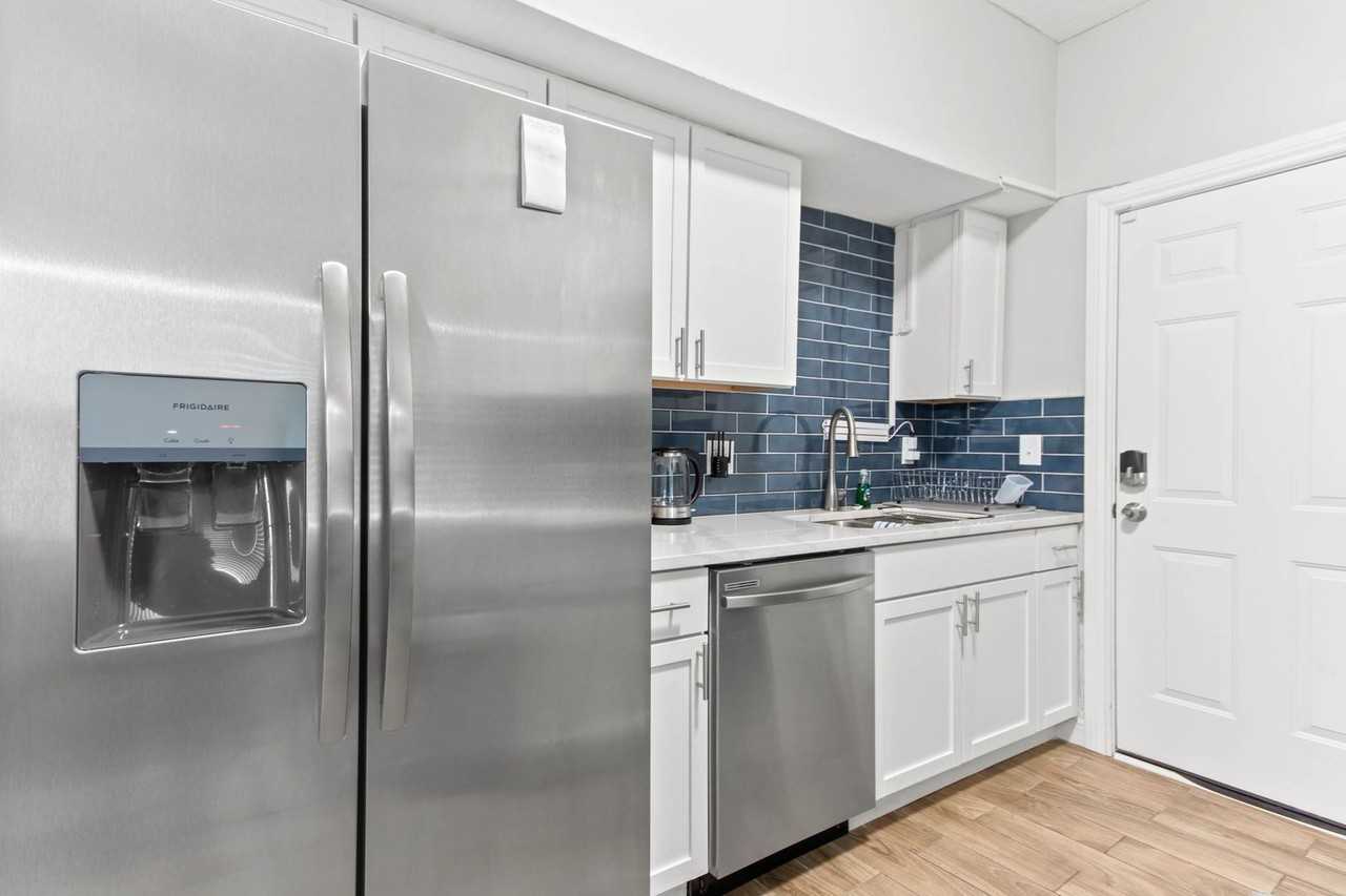 163 N Central Ave - Photo 7 of 24