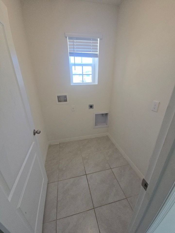 1768 Carnostie Rd - Photo 4 of 14