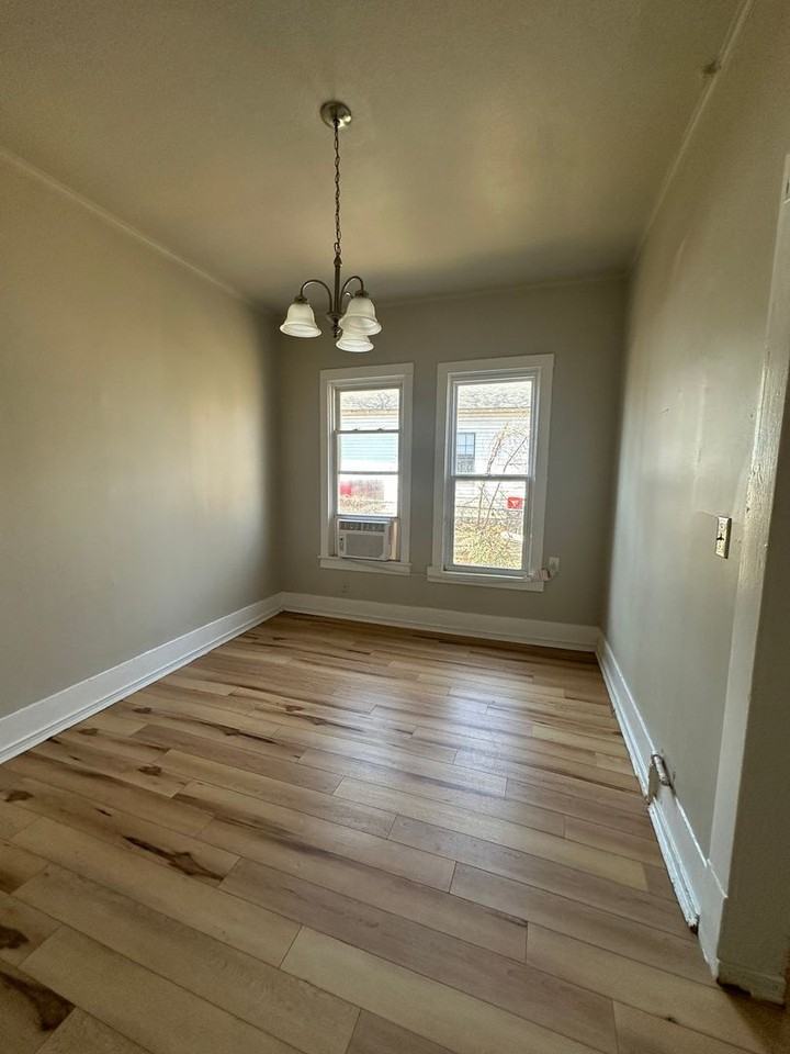 1923 S Q St - Photo 5 of 10