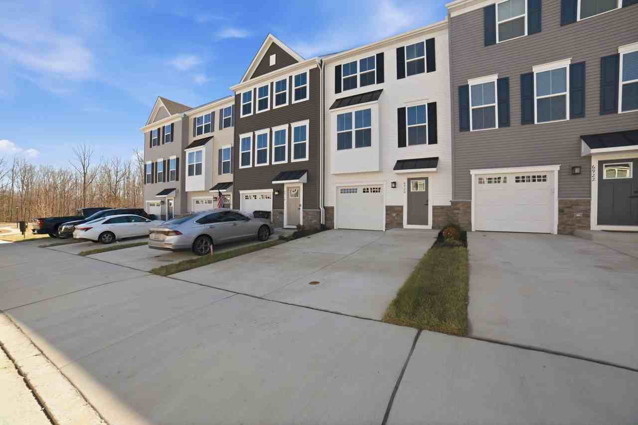 6920 Braxton Springs Way - Photo 3 of 35