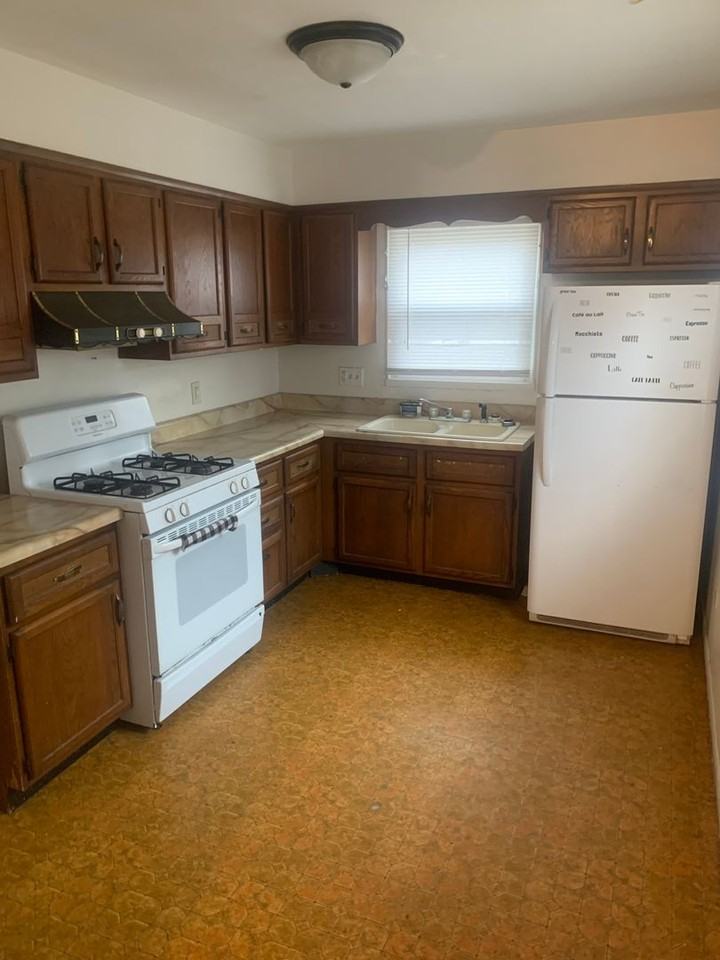 1218 E Lenox Ave - Photo 3 of 7