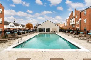 featured image of 800 E Madison St