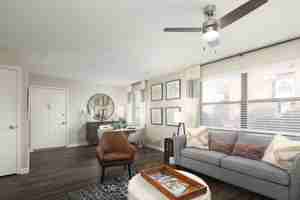featured image of 800 E Madison St