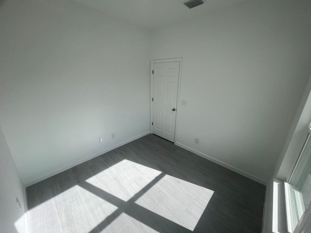 751 Crystal Ave S - Photo 4 of 19