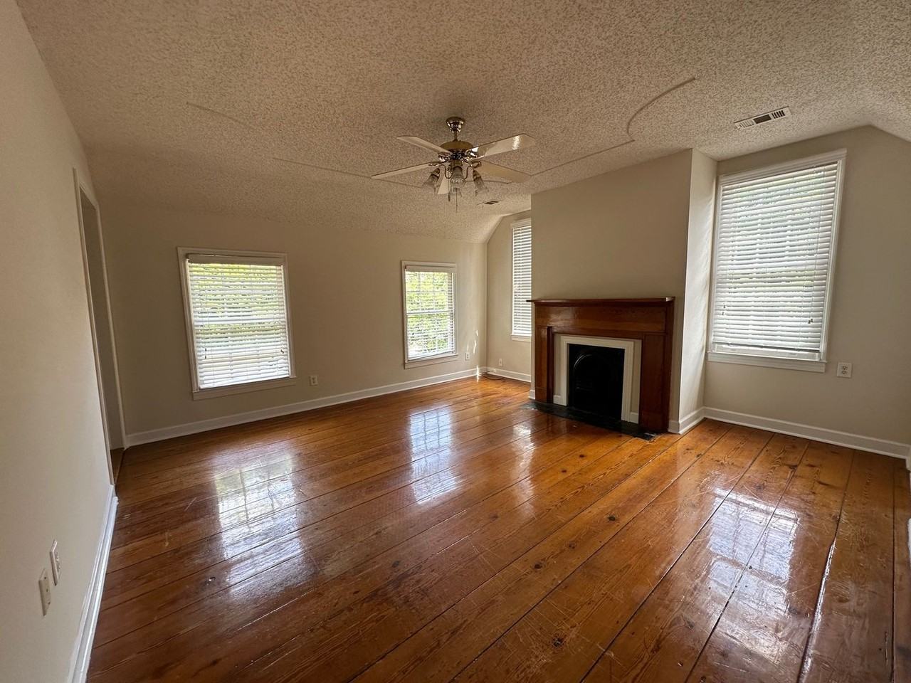 840 Hickman Rd - Photo 5 of 11