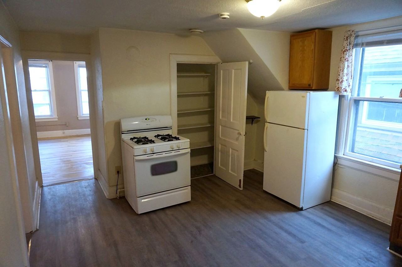 1815 N Astor St #B - Photo 7 of 11