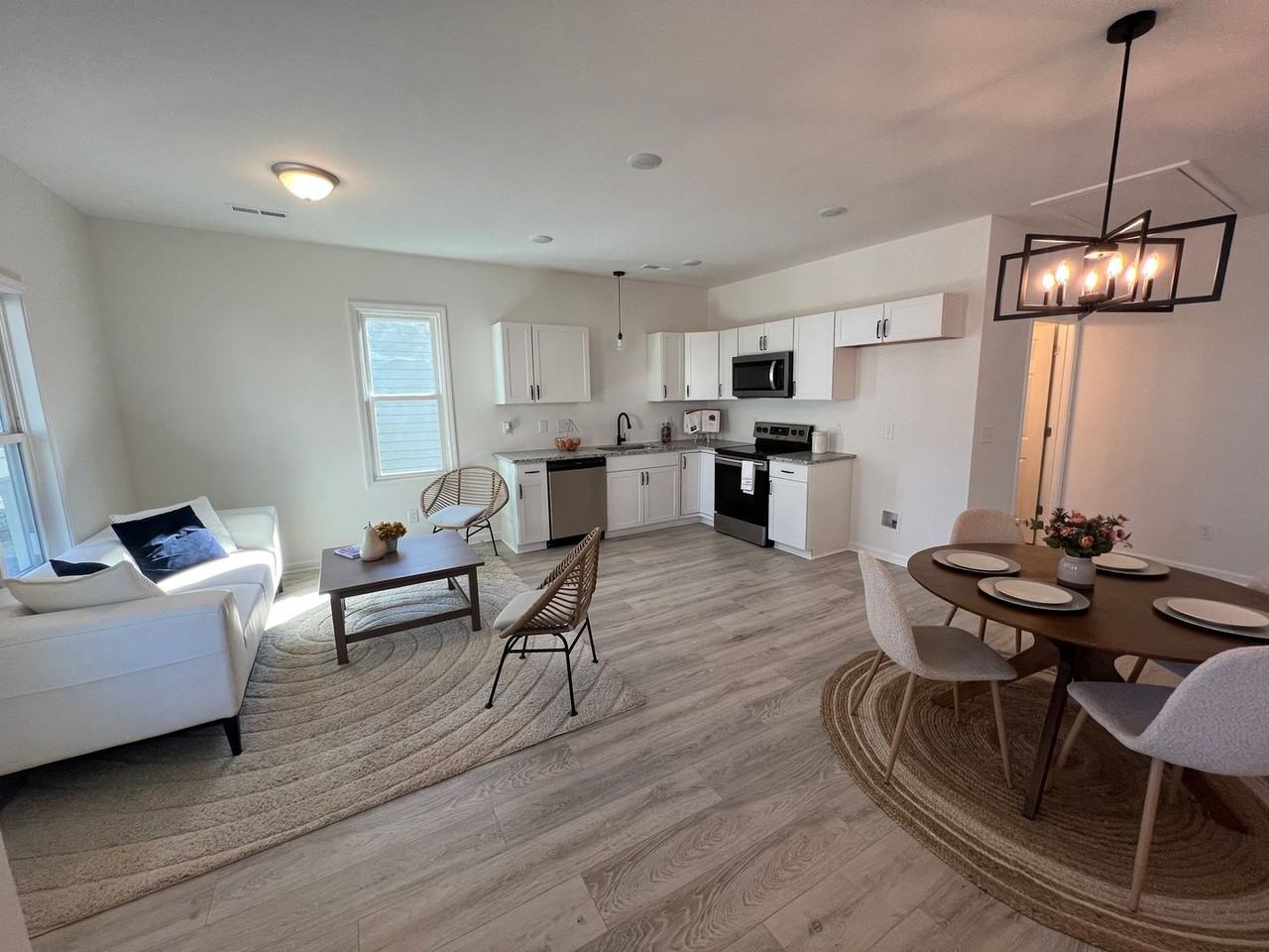 324 Bragg St - Photo 3 of 10