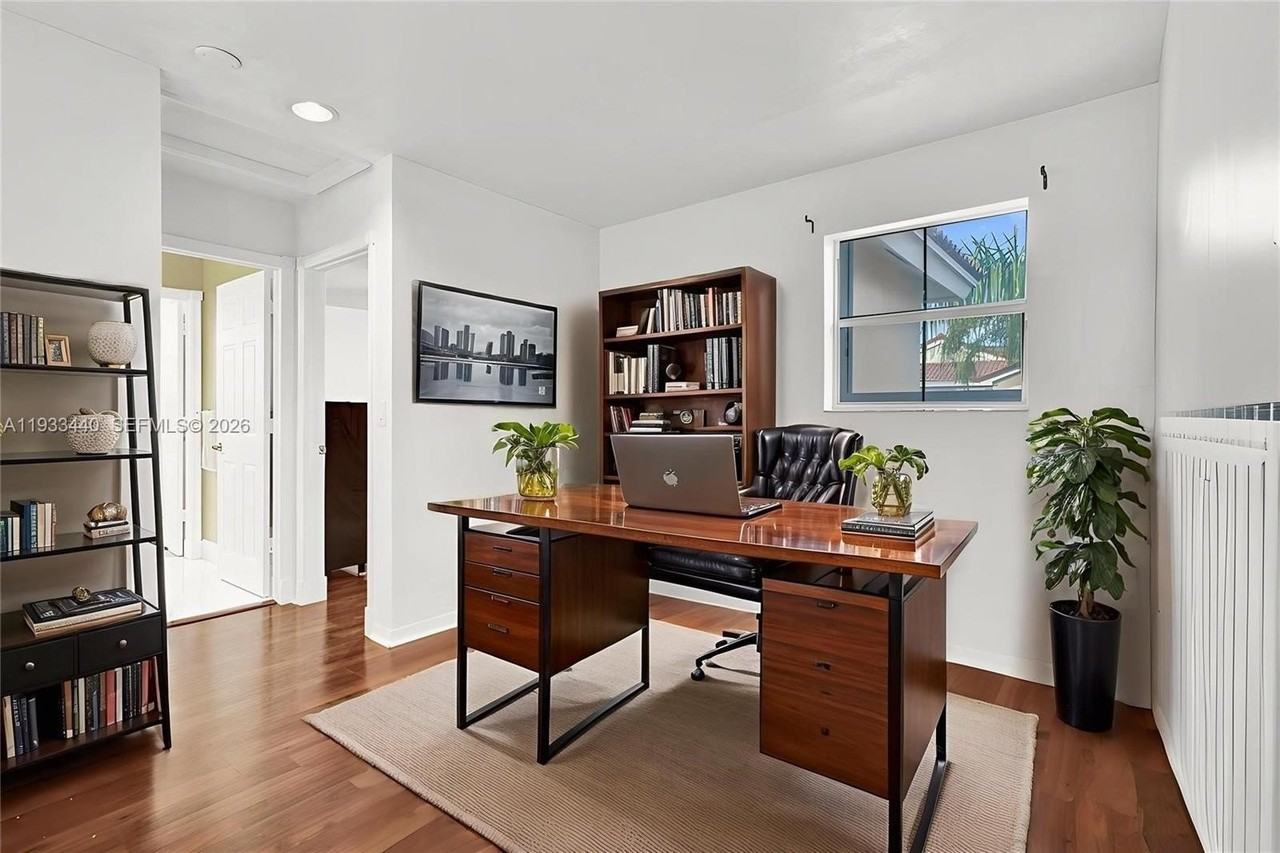 1046 Satinleaf St - Photo 7 of 50