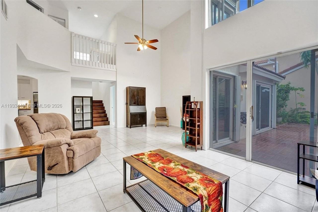 1046 Satinleaf St - Photo 6 of 50