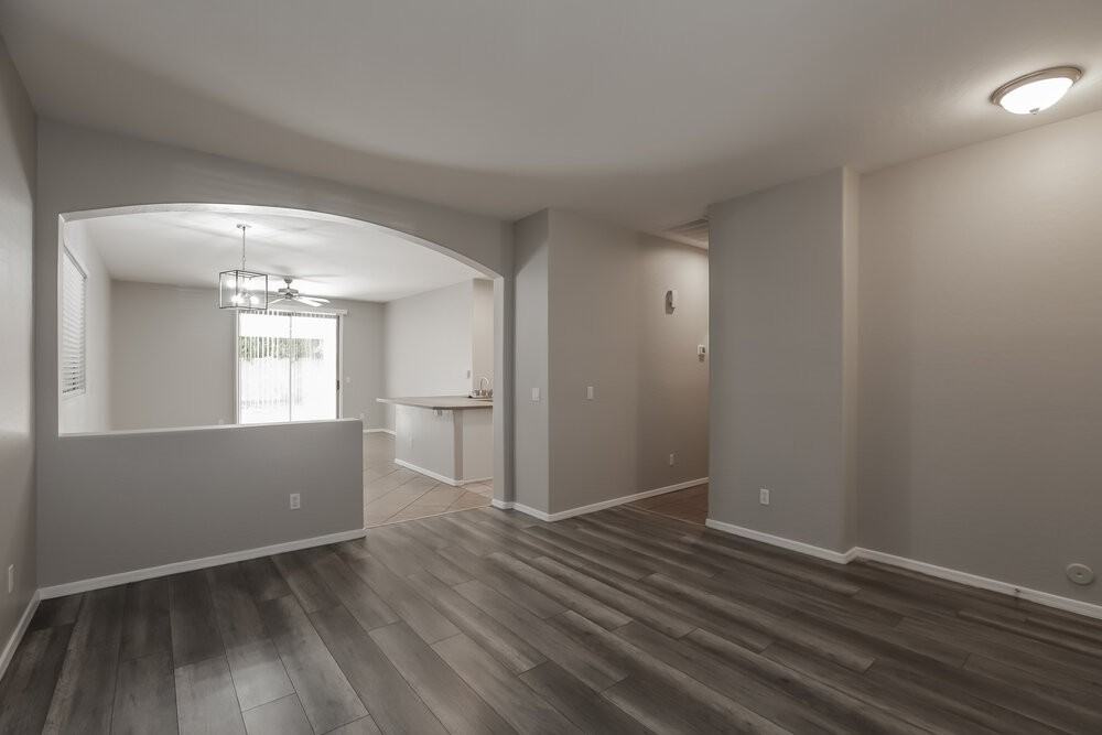 11217 W Berkeley Rd - Photo 3 of 16