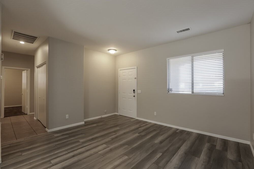 11217 W Berkeley Rd - Photo 4 of 16