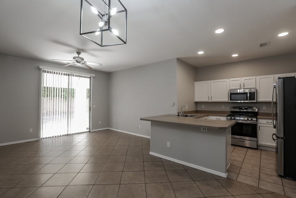 11217 W Berkeley Rd - Photo 6 of 16