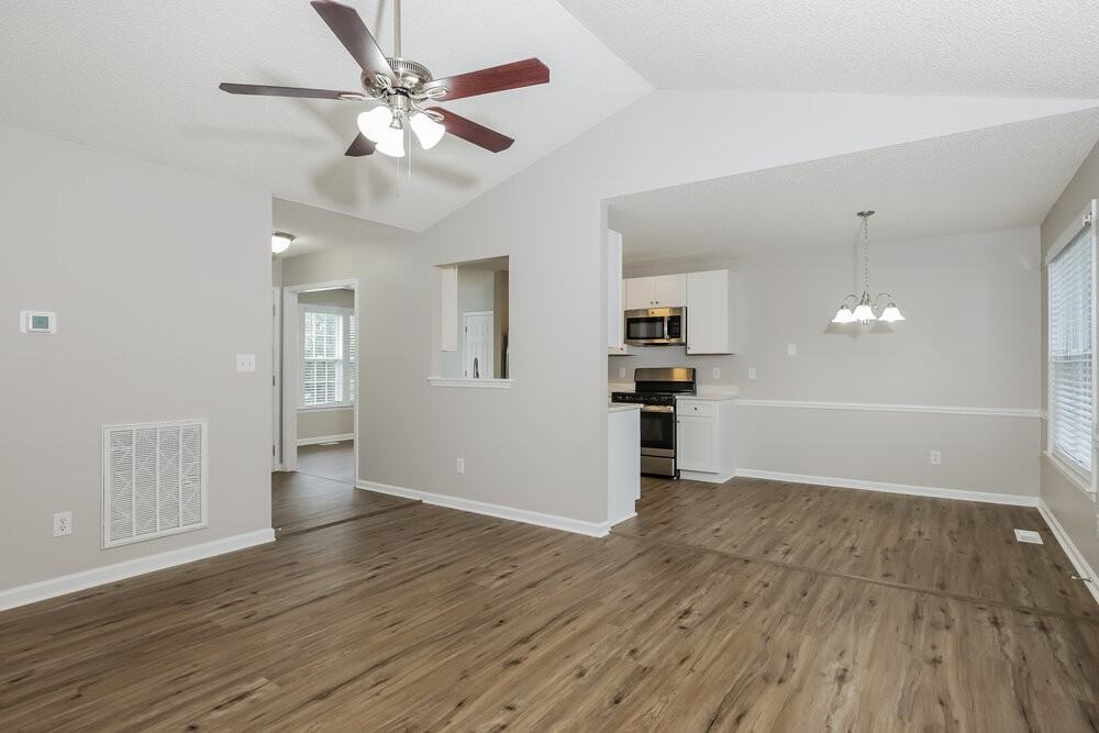 240 Wood Green Dr - Photo 4 of 16