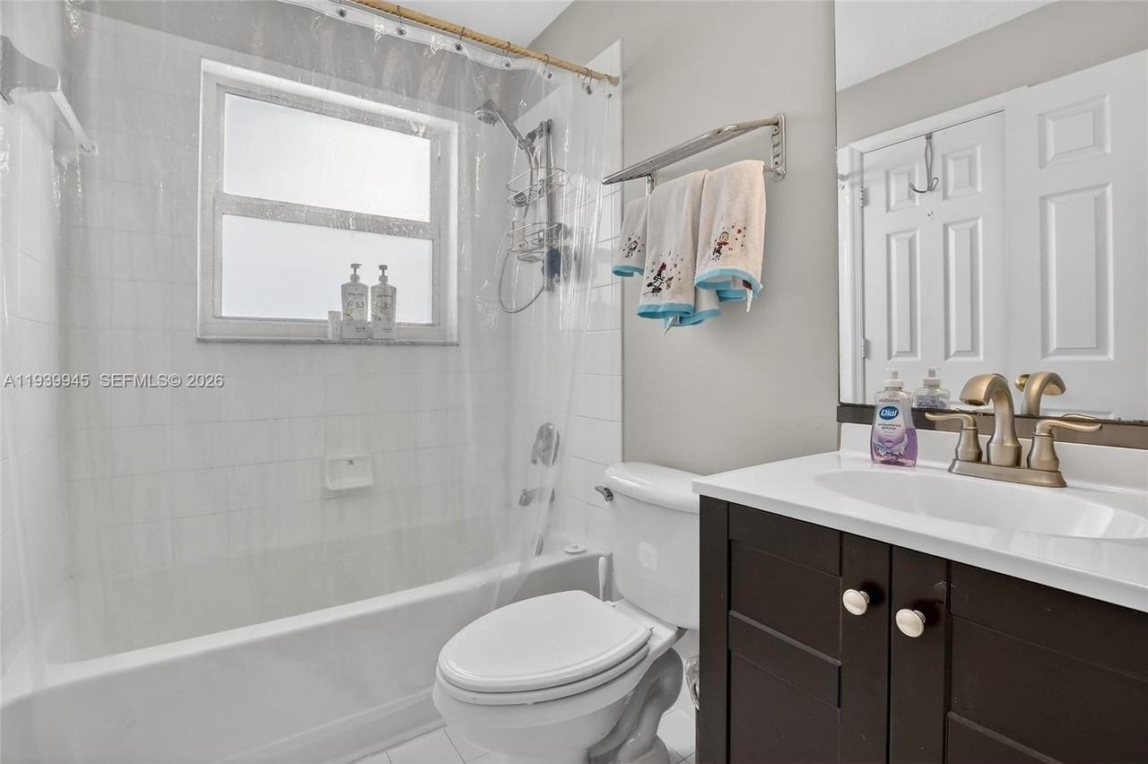 5436 Nw 90th Ter #5436 - Photo 5 of 29