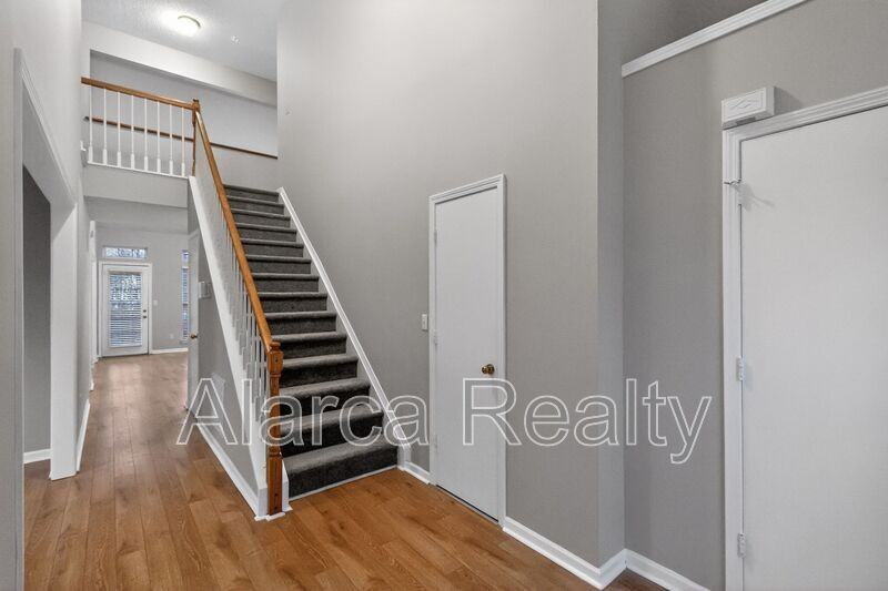 8619 Warwick Crest Ln - Photo 3 of 19