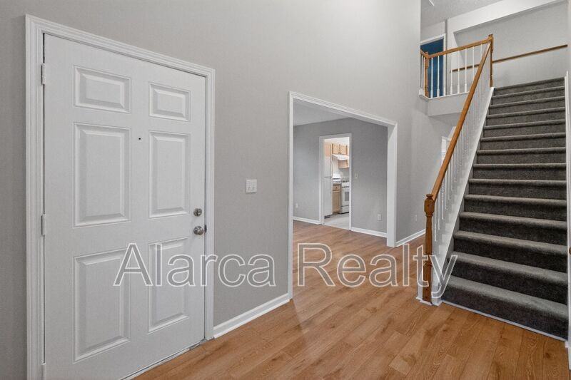 8619 Warwick Crest Ln - Photo 4 of 19