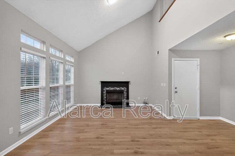 8619 Warwick Crest Ln - Photo 5 of 19