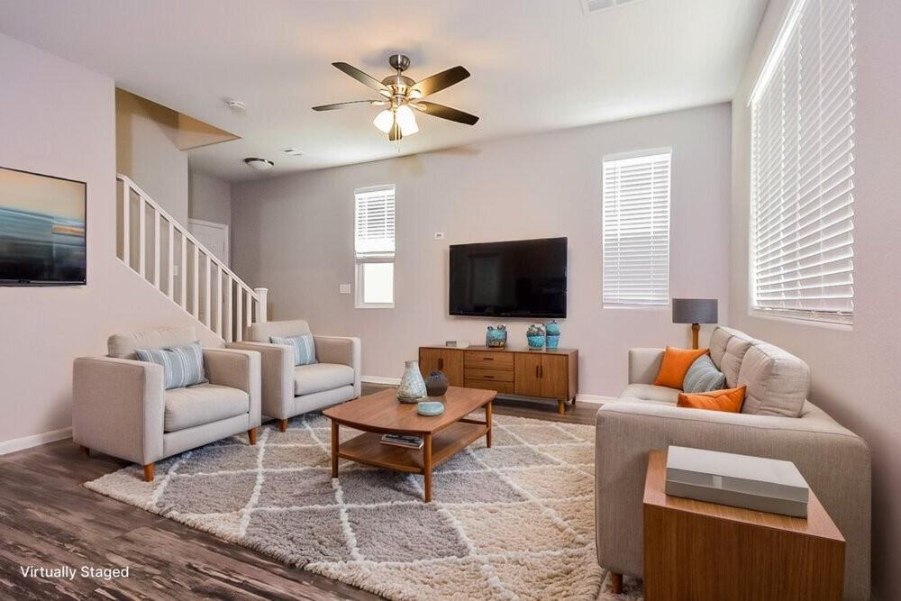 10541 W Gilmore Ave - Photo 4 of 20