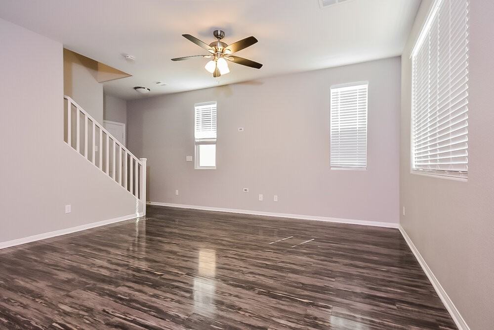 10541 W Gilmore Ave - Photo 5 of 20