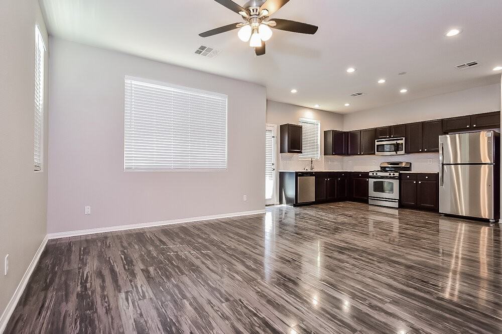 10541 W Gilmore Ave - Photo 6 of 20