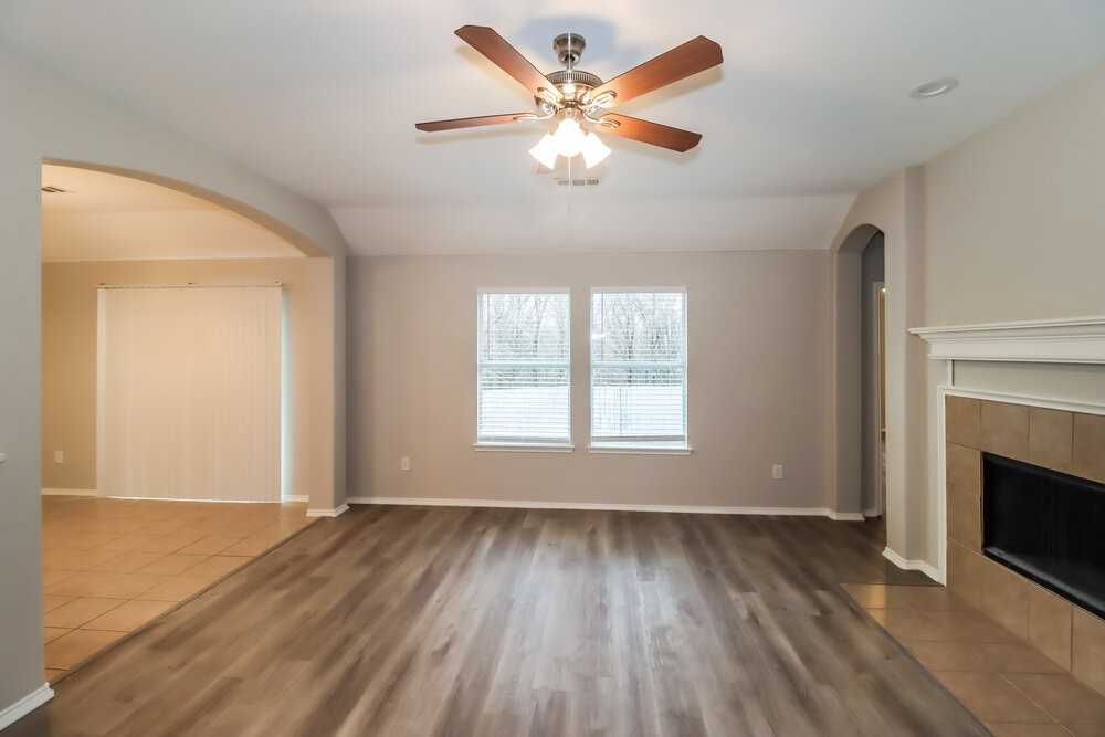 904 Starling Ln - Photo 3 of 16