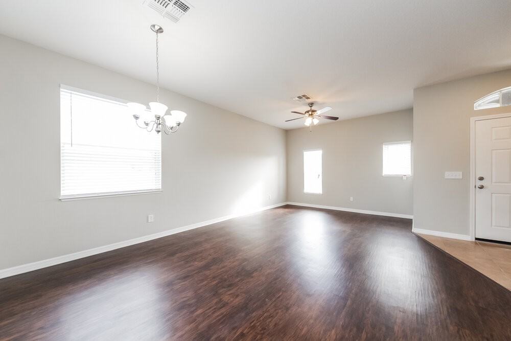 2606 Corsini Ln - Photo 4 of 15