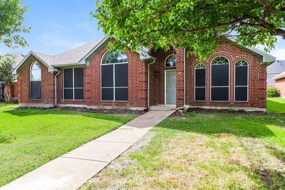 2407 Springfield Dr - Photo 3 of 16