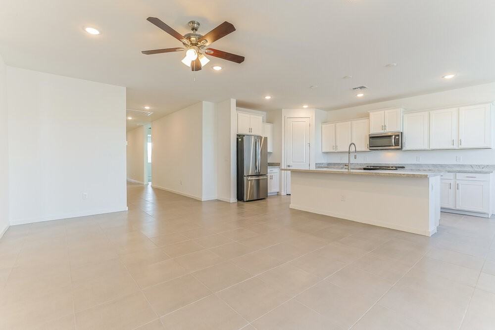 35792 N Bloom St - Photo 5 of 19