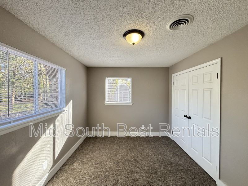 5715 W 50th St - Photo 6 of 8