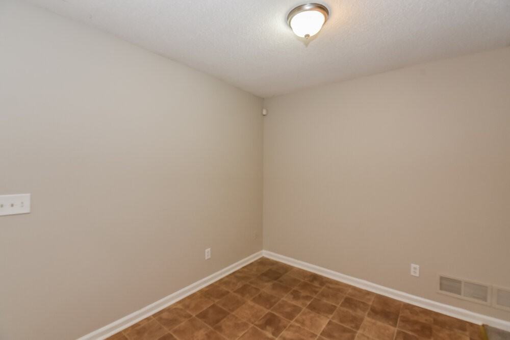 8889 Timmons Cir - Photo 6 of 17