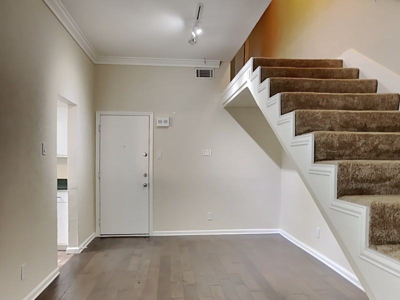 2907 Shelby Ave - Photo 4 of 10