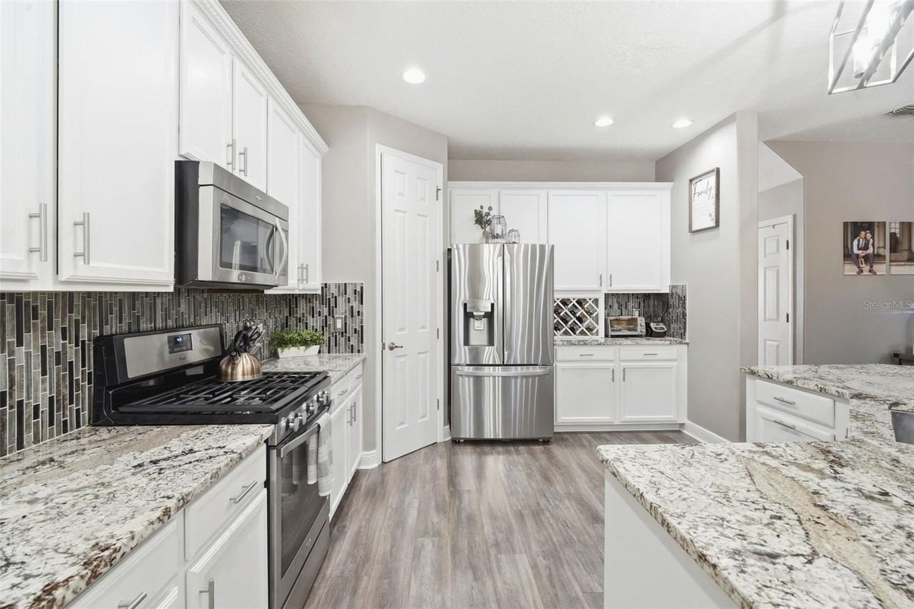 119 Elissar Dr - Photo 4 of 50