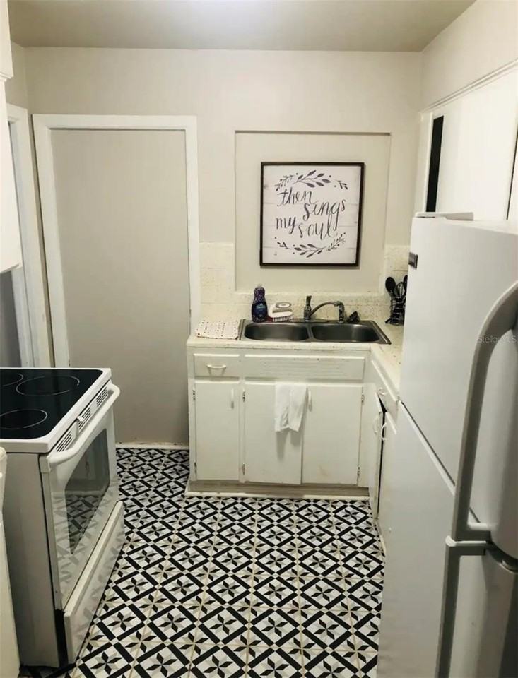 527 8th St N #5 - Photo 4 of 24