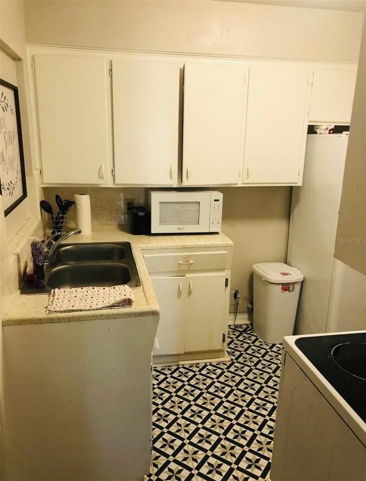 527 8th St N #5 - Photo 5 of 24