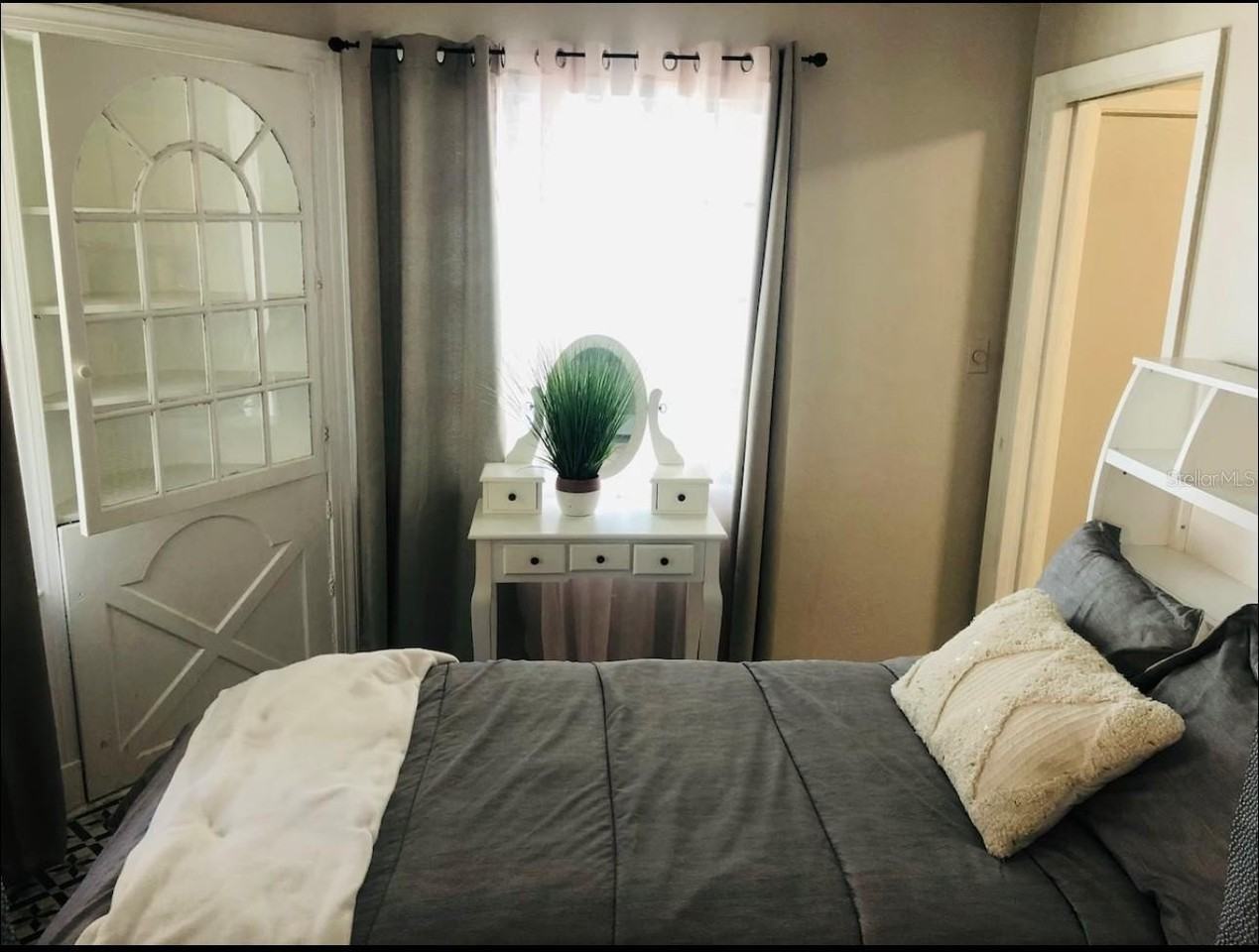 527 8th St N #5 - Photo 7 of 24