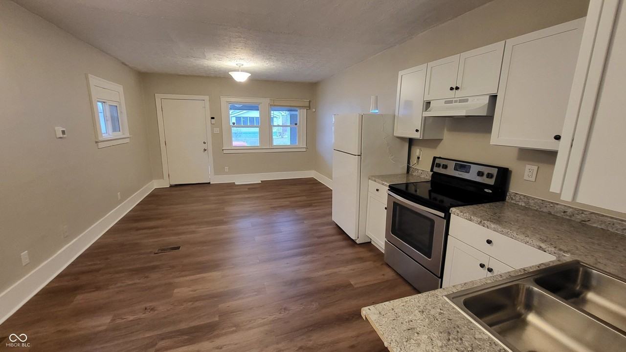 3609 E Vermont St - Photo 2 of 9