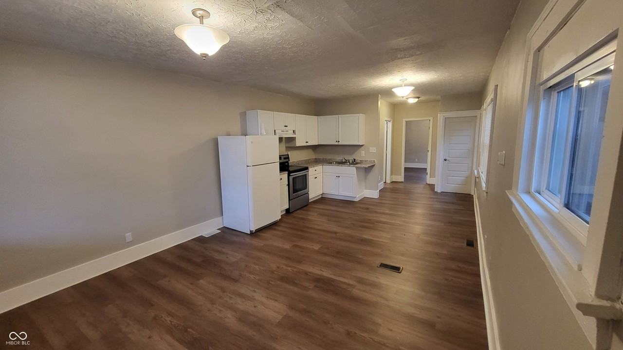 3609 E Vermont St - Photo 3 of 9