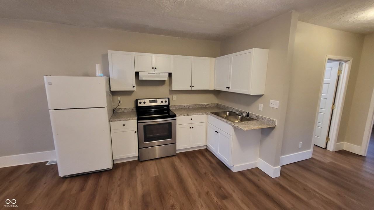 3609 E Vermont St - Photo 5 of 9