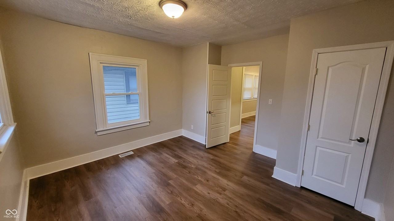 3609 E Vermont St - Photo 6 of 9