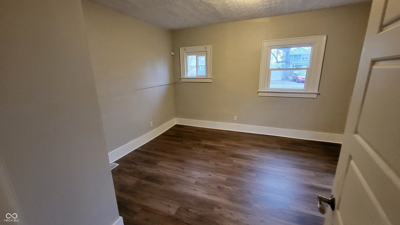 3609 E Vermont St - Photo 7 of 9