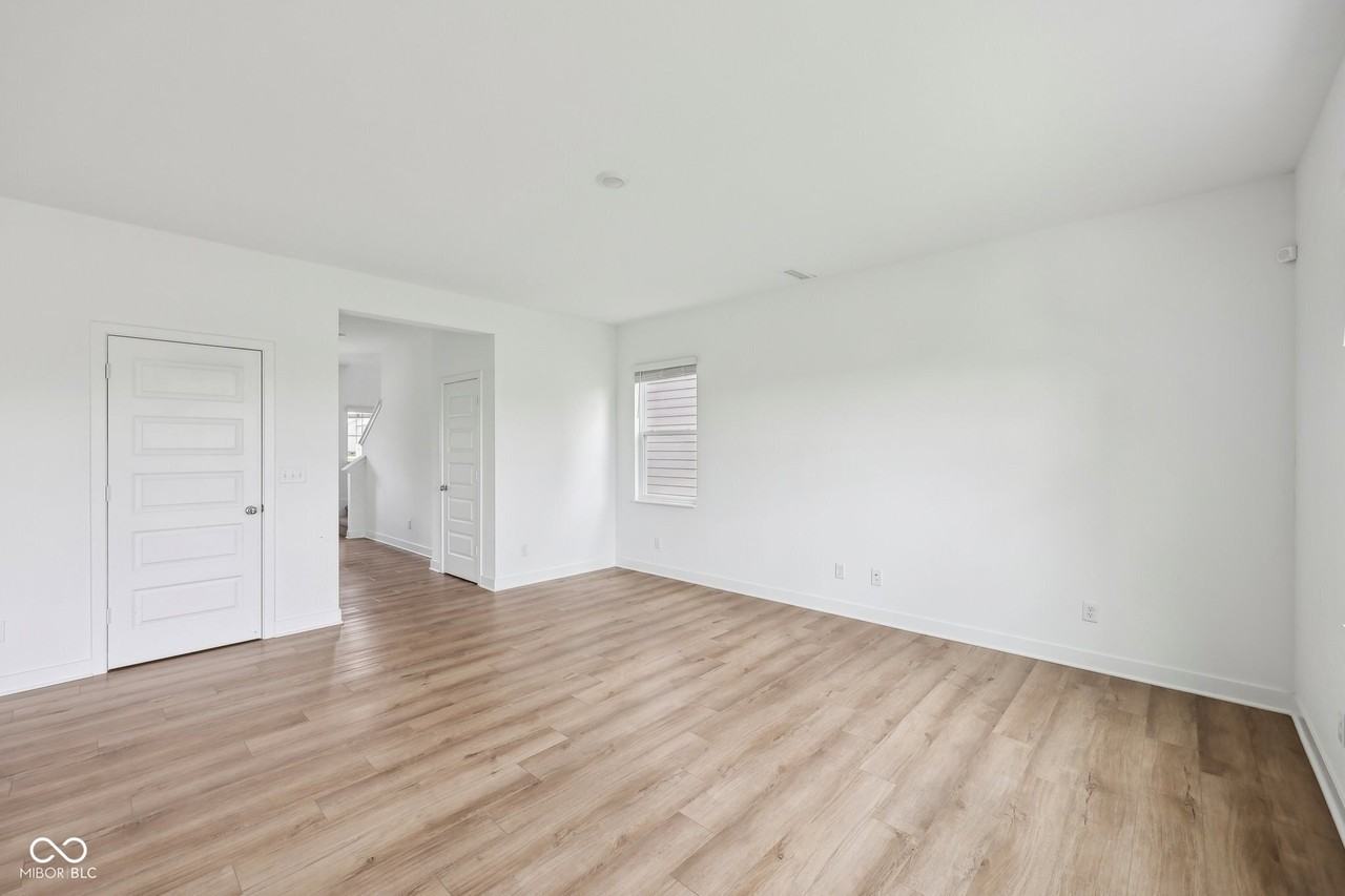 17255 Gresham Ln - Photo 5 of 50